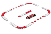 Ferngesteuertes Formel-Racing-Fahrzeug Ferrari SF-24 Diecast 1:41 mit Strecke